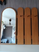 Wieszak z lustrem do przedpokoju 