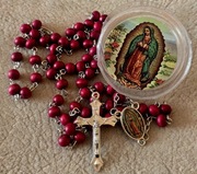 Piękny drewniany Różaniec z drewna różanego z Watykanu Pamiątka dla babci. 