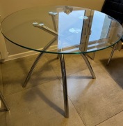 Stół szklany na metalowych nogach do kuchni/jadalni
