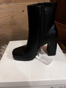 Botki na klocku. Nowe