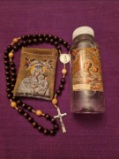 Różaniec z drewna orzecha włoskie z MB z Gietrzwałdu + cudowna woda + etui 