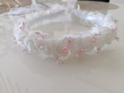 Wianek komunijny ślub sesja perełki biały róż różyczki