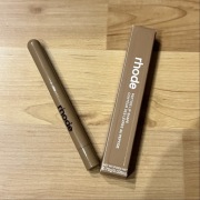 RHODE BY HAILEY - Peptide Lip Shape | Kolor: STRETCH