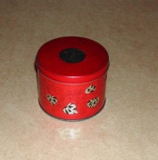 Stara puszka po cukierkach. PRL.