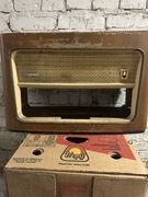 Stary odbiornik radiowy na części.