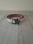 pasek w stylu y2k ze świecącą gwiazdą 