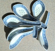 Komplet 6-ciu chińskich , porcelanowych łyżek .