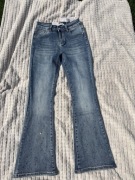 JEANSY ROZSZERZANE Z CEKINAMI