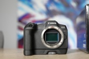 Canon R8 + grip EG-E1 + 2 oryginalne baterie