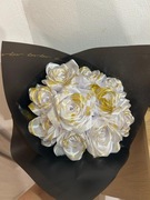 Wieczne róże ze wstążki