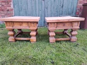 2 małe masywne dreniane kwadratowe stoliki, szfeczki nocne, gruby blat