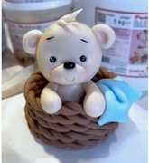 Miś w koszyku z masy cukrowej 