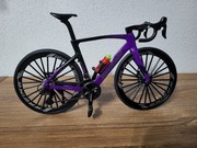 Nowy rower szosowy, szosa miniaturka