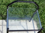 Mała półka łazienkowa ze szklanymi blatami dwa poziomy