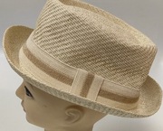 Kapelusz słomkowy typu pork pi lub panama