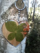 breloczek z czterolistną koniczyną "Amulet Ognistego Serca"