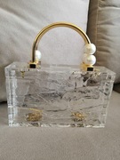 Torebka wizytowa, okolicznosciowa, akrylowa, perły, okucia w kolorze złota 