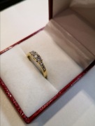 Złoty pierścionek z diamentami