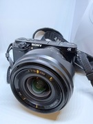 Aparat A6000 ILCE-6000 wraz z szerokokątnym obiektywem Sony E 10-18mm.