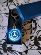 Brelok LED wielokolorowy, szklany Mercedes
