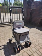 Wózek-chodzik dla seniora składany ze schowkiem, siedziskiem; na zakupy