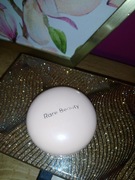 Rare Beauty rozświetlacz Mesmerize