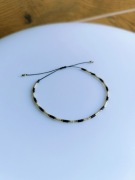 Bransoletka mini pleciona z koralików delikatna regulowana na sznurku