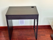 IKEA MICKE biurko 73x50 cm z szufladą CZARNY