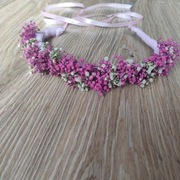 Różowo biały wianek na chrzest z suszonych kwiatów gipsówki 