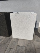 Biała donica ogrodowa zewnętrzna styropianowa termodonica 