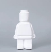 Ceramiczny Wazon w Stylu Skandynawskim Ludzik Lego