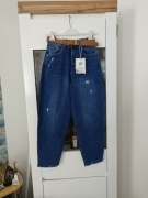 Dżinsy typu Balloon M.Sara rozmiar XS z karmelowym paskiem.