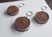 Szydełkowe ciastko, breloczek " oreo"