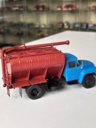 Model 1:43 ZIL130