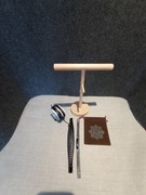 stojak na biżuterię plus bransoletki 