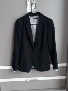 Czarna marynarka damska Stradivarius rozmiar S zapinana na jeden guzik 