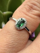 Piękny zielony srebrny 925 pierścionek z cyrkoniami