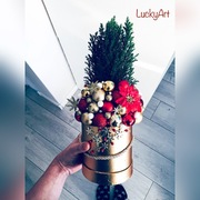 Box z żywym iglakiem. Ozdoba świąteczna na stół 