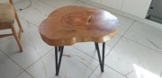 Stolik kawowy, sosnowy z żywicą epoksydowa 