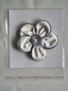 Kwiat - ozdoba sukienki, sweterka, bluzki, koszulki