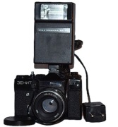 ZENIT ET OBIEKTYW HELIOS - 44 M  2 / 58 z lapą błyskową ELEKTRONIKA B5 - 24