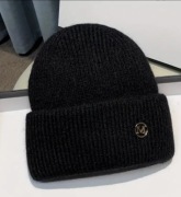 Elegancka czapka zimowa beanie czarny rozmiar uniwersalny