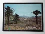 HISZPANIA Wyspy Kanaryjskie Lanzarote palmy wulkan
