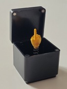 Śmieszne pudełko „Just for You” z wyskakującym palcem - prank box