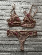 Komplet slicznej bielizny damskiej stringi + stanik koronka sexy