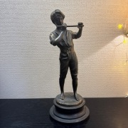 Figura z brązu Grajek  figurka brąz