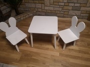 Stolik dziecięcy + 2 krzesla