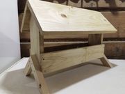 Drewniane, impregnowane karmidło dla kur z otwieranym daszkiem