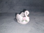 Porcelanowa figurka łabędzia, jako pojemnik na bibeloty lub mała doniczka