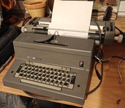 Elektryczna maszyna do pisania Olivetti Tekne 3